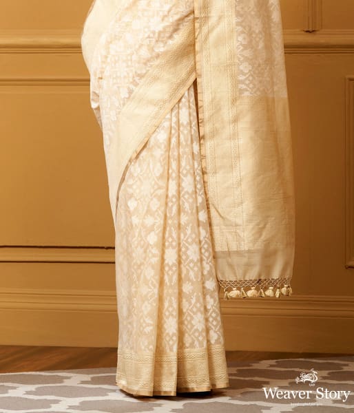 Handwoven_Beige_Kora_Cotton_Patola_Saree_WeaverStory_04