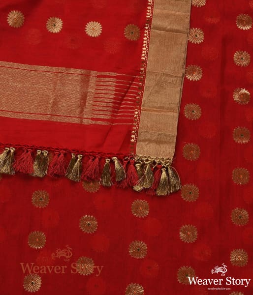 Handwoven_Red_Cotton_Silk_Banarasi_Dupatta_with_Floral_Motif_WeaverStory_04