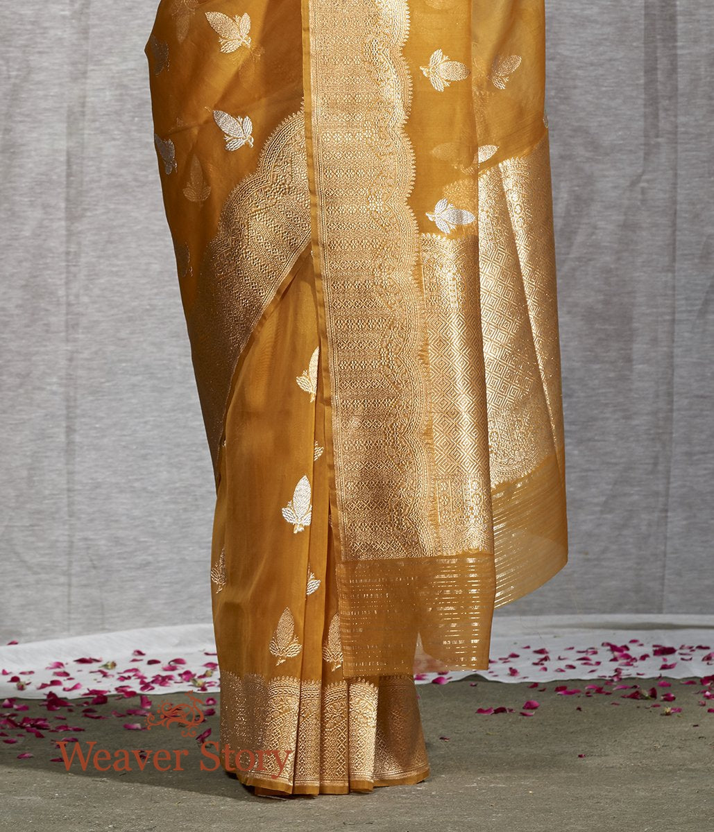 Handwoven_Mustard_Kora_Silk_Banarasi_Saree_with_Kadhwa_Booti_WeaverStory_04