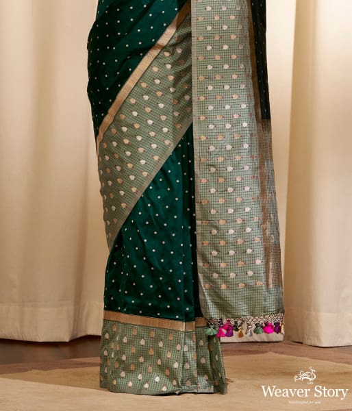 Handwoven_Emerald_Green_Oval_Dots_Saree_with_Check_Border_WeaverStory_04