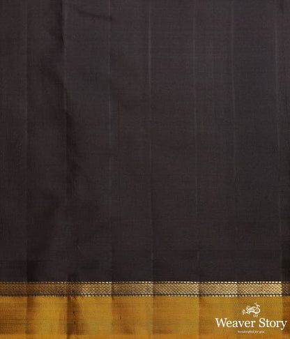 Bottle_Green_Kanjivaram_Silk_Saree_With_Black_and_Mustard_Small_Border_WeaverStory_05