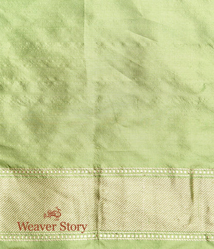 Handwoven_Red_Kadhwa_Booti_Saree_with_Contrast_Green_Border_with_Paisley_WeaverStory_05