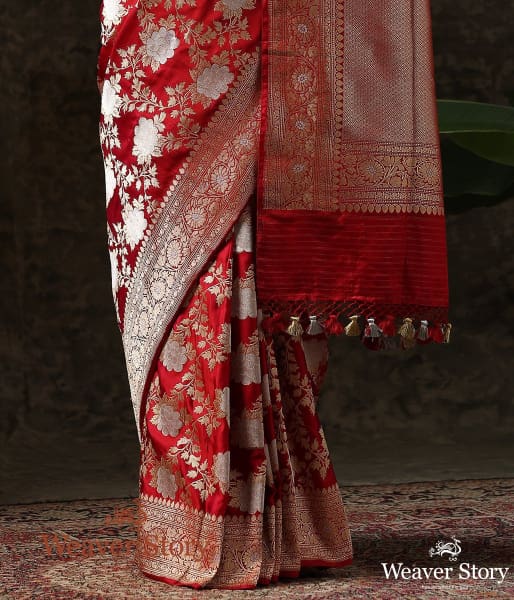 Handloom_Maroon_Angoor_Jaal_with_Sona_Rupa_Zari_WeaverStory_04