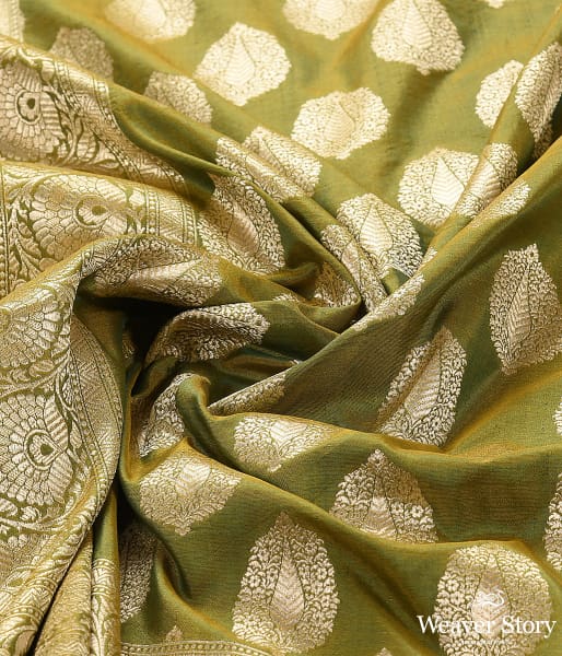 Handwoven_Green_Katan_Silk_Cutwork_Booti_Dupatta_WeaverStory_05