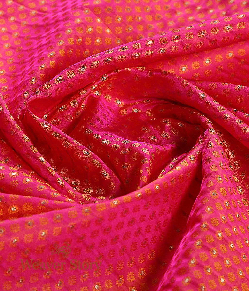 Handloom_Pink_and_Orange_Dual_Tone_Tanchoi_Fabric_WeaverStory_05