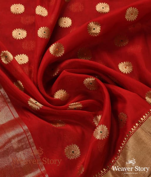 Handwoven_Red_Cotton_Silk_Banarasi_Dupatta_with_Floral_Motif_WeaverStory_05