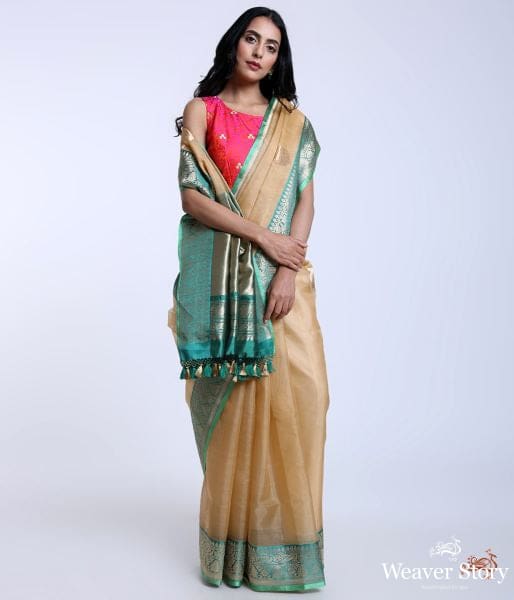 Handwoven_kora_silk_saree_with_a_heavy_kadhiyal_border_WeaverStory_02