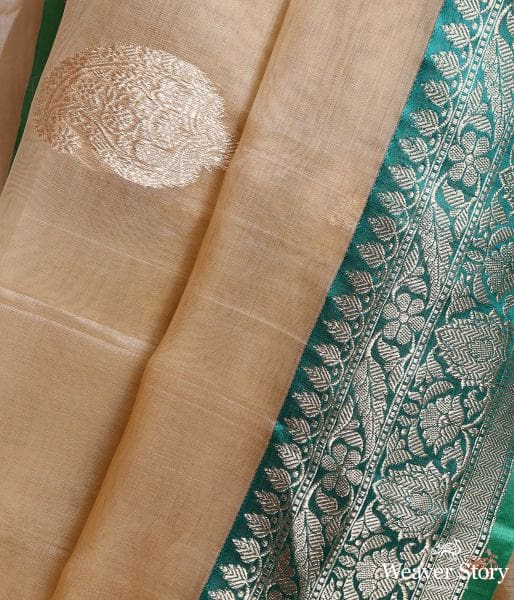 Handwoven_kora_silk_saree_with_a_heavy_kadhiyal_border_WeaverStory_03