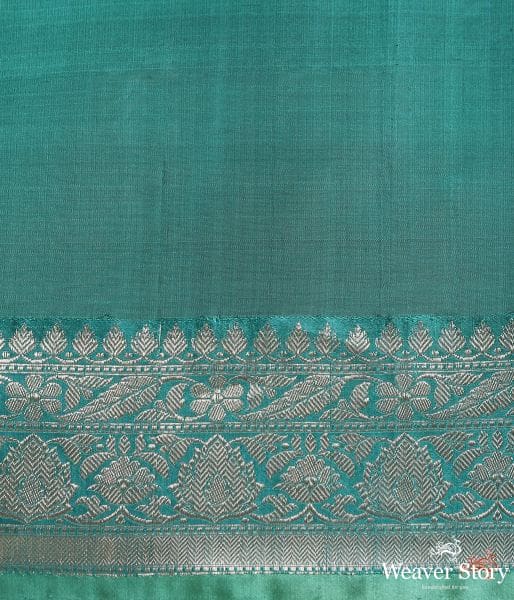 Handwoven_kora_silk_saree_with_a_heavy_kadhiyal_border_WeaverStory_05