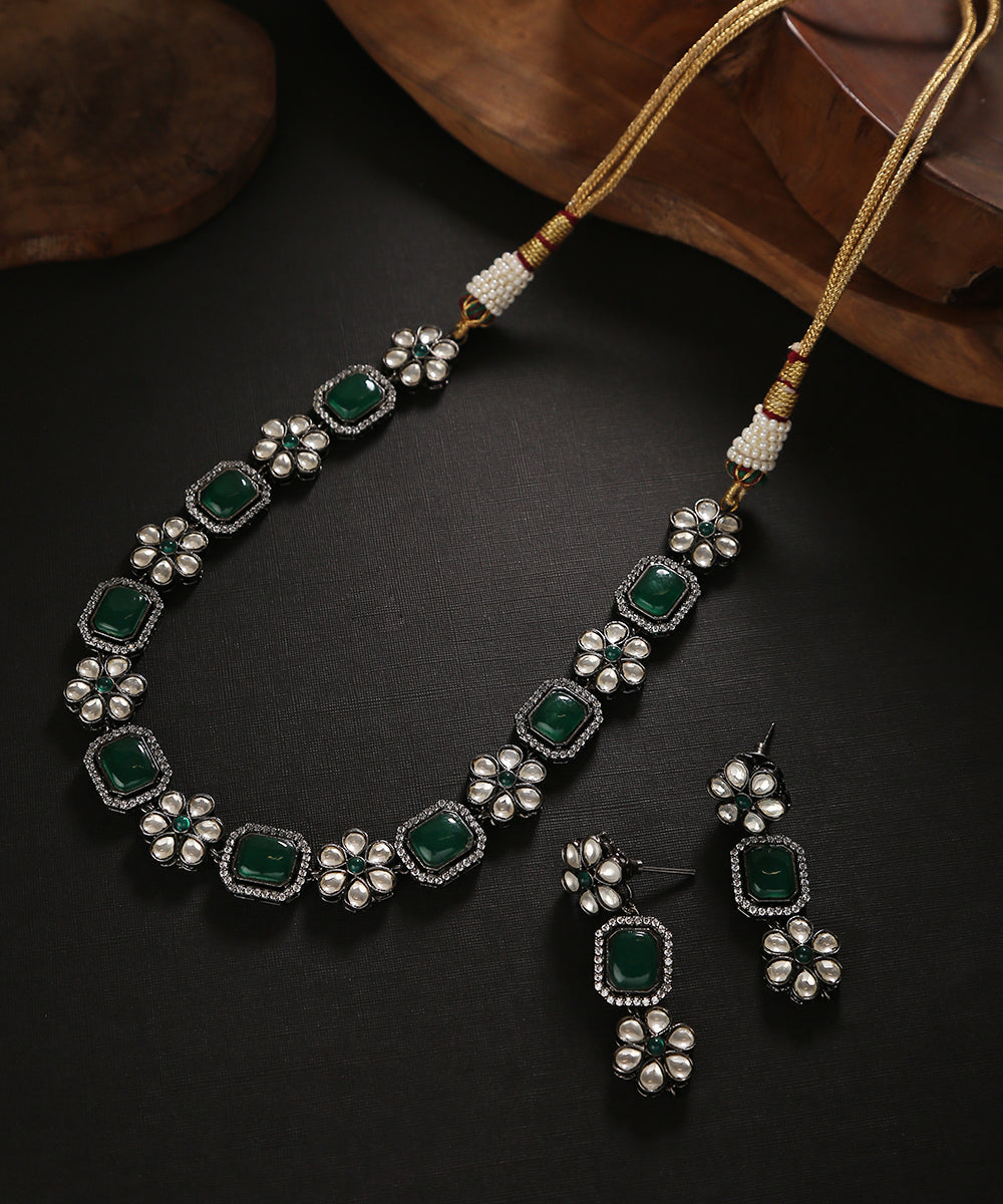 Latifah_Necklace_Set_With_kundan_And_Emeralds_Handcrafted_In_Pure_Silver_WeaverStory_01