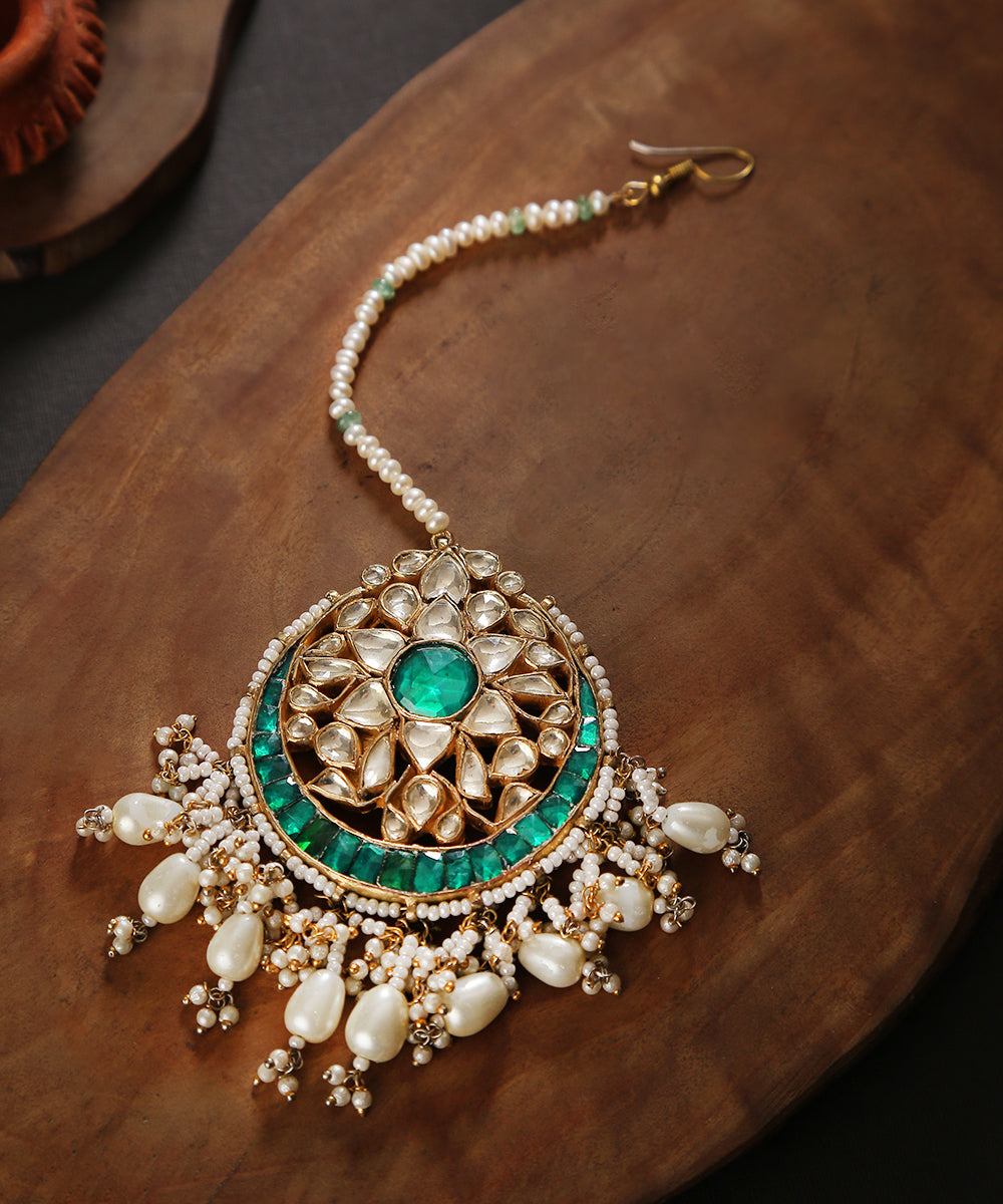 Neysa_Maang_Tika_With_Kundan_And_Pearls_Handcrafted_in_Pure_Silver
_WeaverStory_01