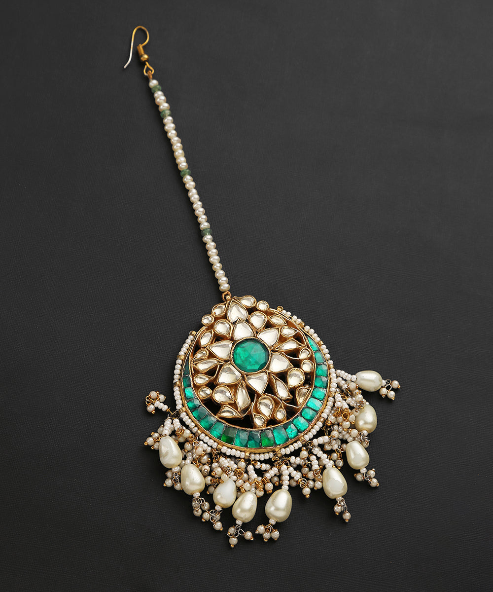 Neysa_Maang_Tika_With_Kundan_And_Pearls_Handcrafted_in_Pure_Silver
_WeaverStory_02