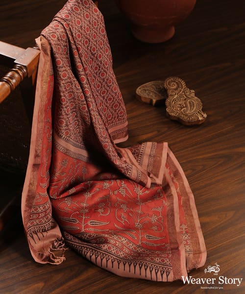 Handloom_Peach_And_Pink_Pure_Silk_Cotton_Dupatta_With_Hand_Block_Printing_WeaverStory_01