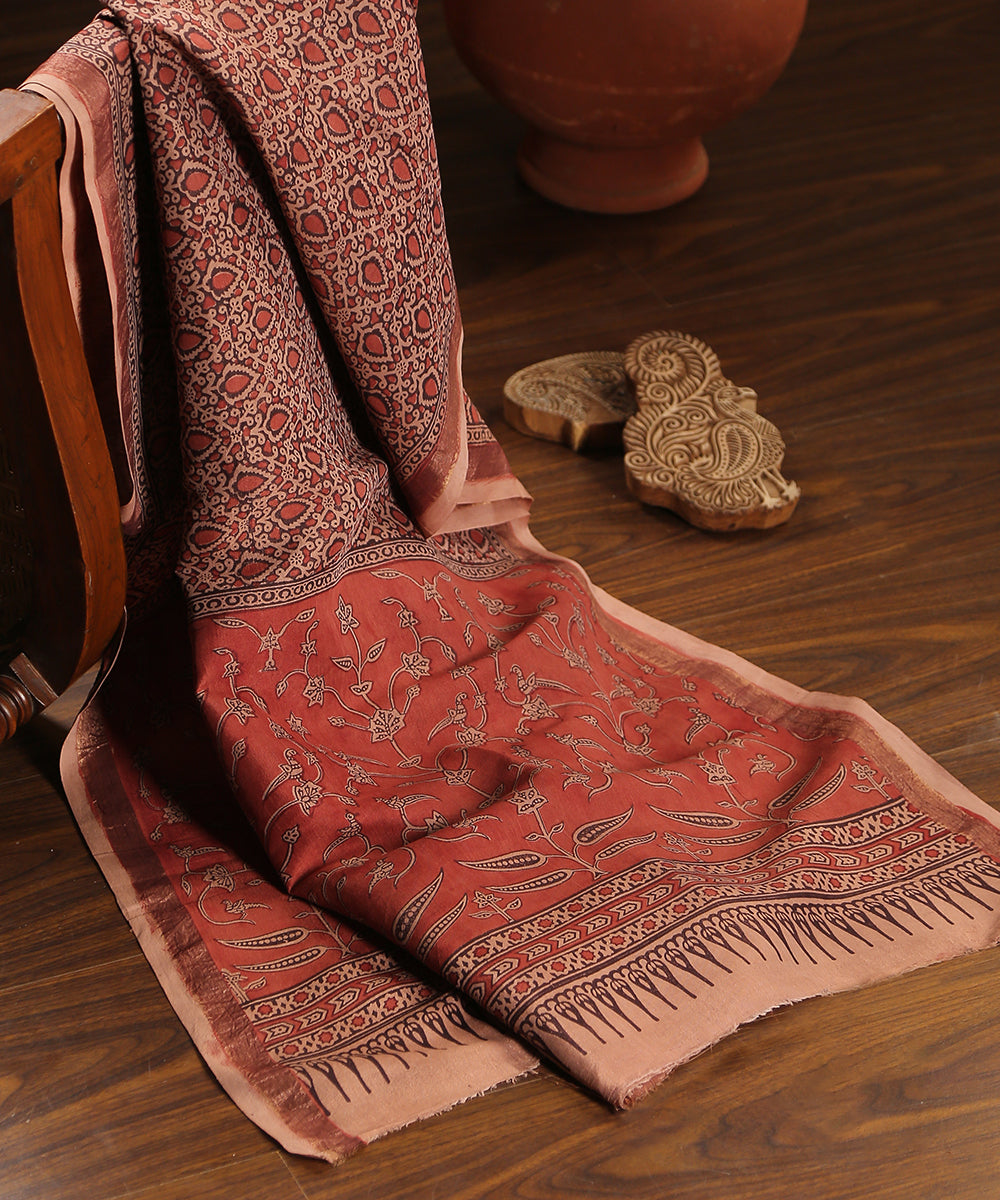 Peach_And_Red_Handloom_Pure_Silk_Cotton_Dupatta_With_Hand_Block_Printing_WeaverStory_01