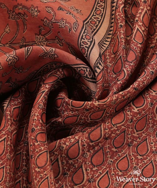 Handloom_Peach_And_Red_Pure_Silk_Cotton_Dupatta_With_Floral_Motifs_WeaverStory_05