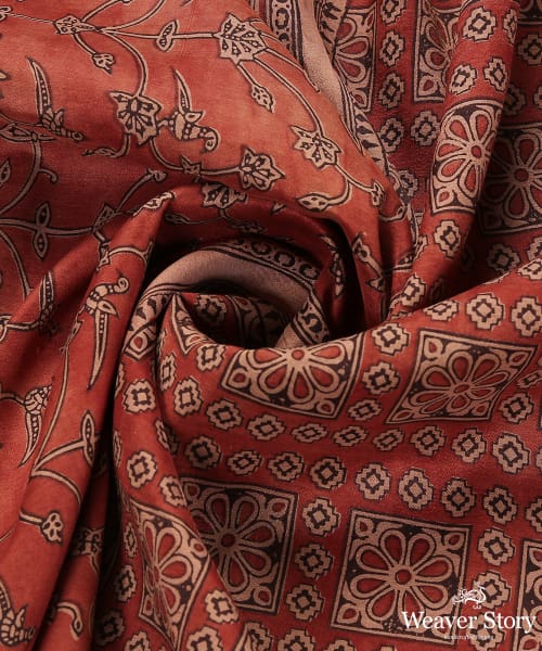 Handloom_Peach_And_Red_Pure_Silk_Cotton_Dupatta_With_Geometric_Prints_WeaverStory_05