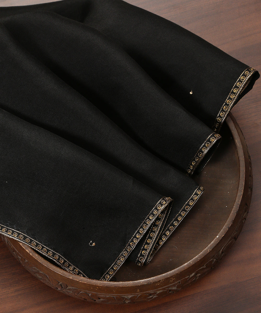Black_Handloom_Pure_Organza_Dupatta_With_Hand_Embroidered_Aari_And_Sequins_Work_WeaverStory_01
