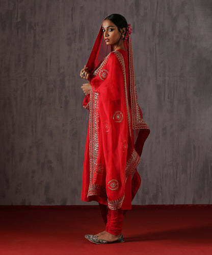 Brick_Red_Handloom_Pure_Organza_Dupatta_With_Dori_And_Sequin_Hand_Embroidery_WeaverStory_02
