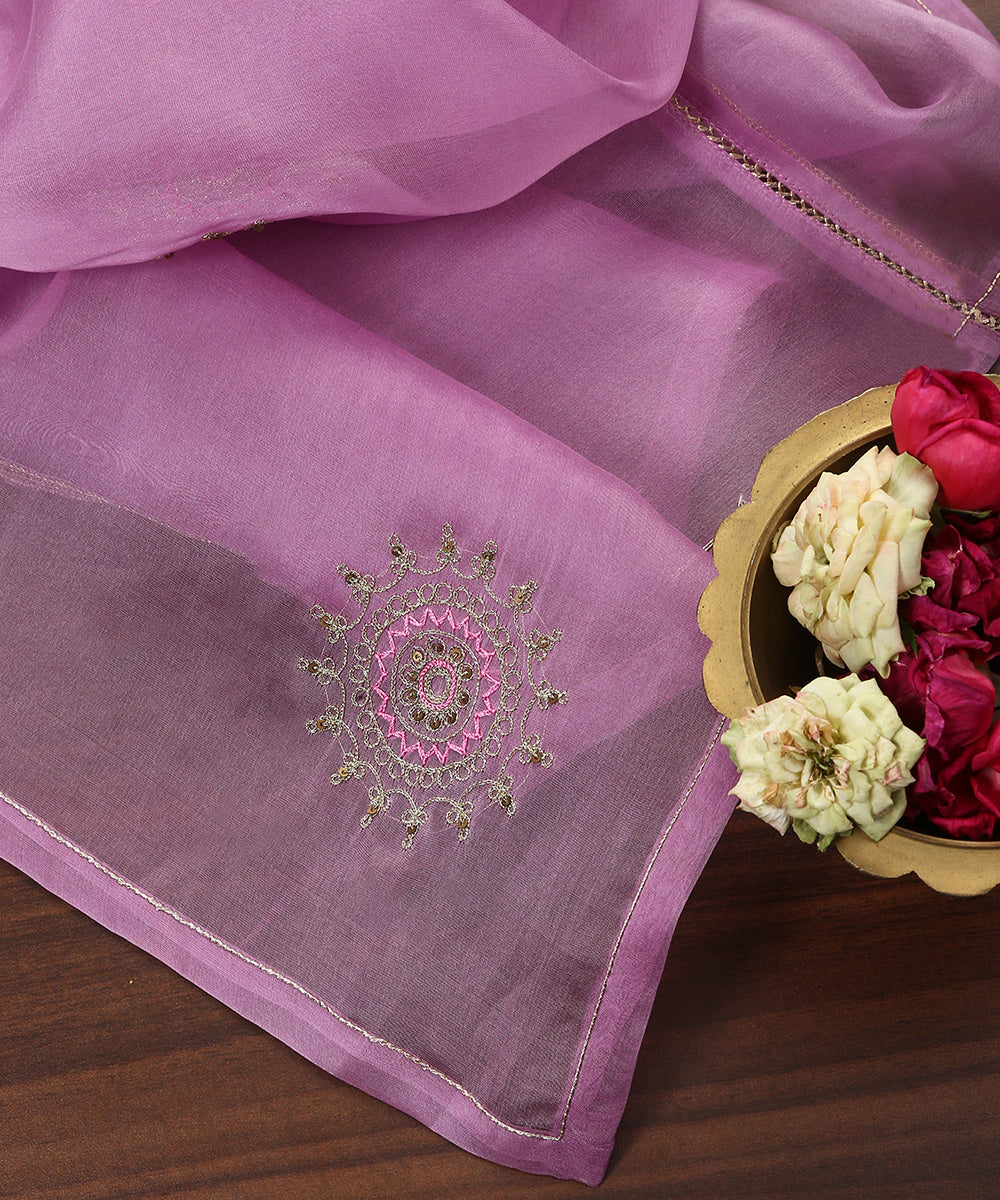 Lavender_Handloom_Lace_Panelled_Pure_Organza_Dupatta_With_Hand_Embroidered_Zari_Motifs_WeaverStory_01