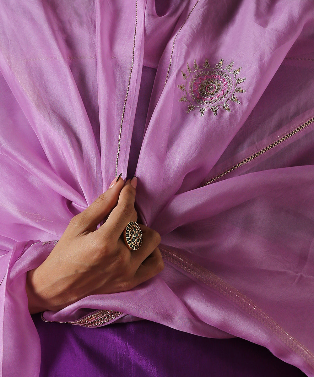 Lavender_Handloom_Lace_Panelled_Pure_Organza_Dupatta_With_Hand_Embroidered_Zari_Motifs_WeaverStory_03