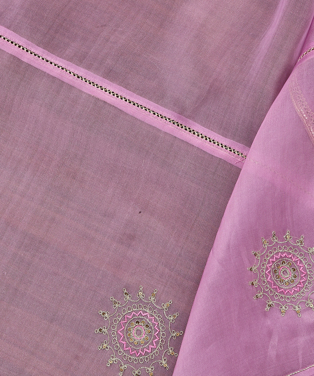 Lavender_Handloom_Lace_Panelled_Pure_Organza_Dupatta_With_Hand_Embroidered_Zari_Motifs_WeaverStory_04