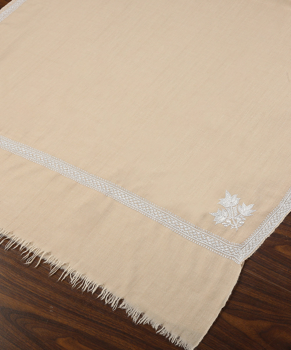 Beige_Handwoven_Pure_Pashmina_Cashmere_Bulbul_Shawl_With_Pure_Silver_Tilla_WeaverStory_04