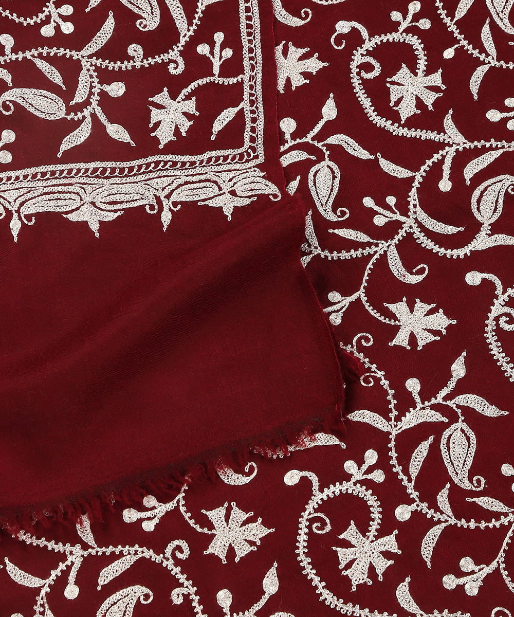 Maroon_Handwoven_Pure_Pashmina_Jamawar_Shawl_With_Chinaar_Leaves_And_Silver_Tilla_Work_WeaverStory_05