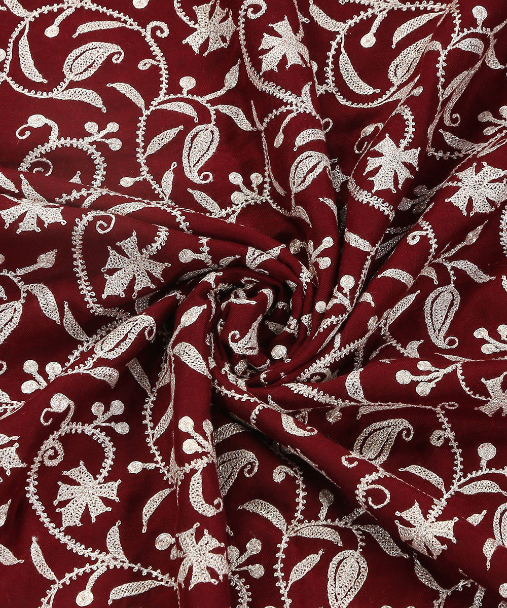 Maroon_Handwoven_Pure_Pashmina_Jamawar_Shawl_With_Chinaar_Leaves_And_Silver_Tilla_Work_WeaverStory_06