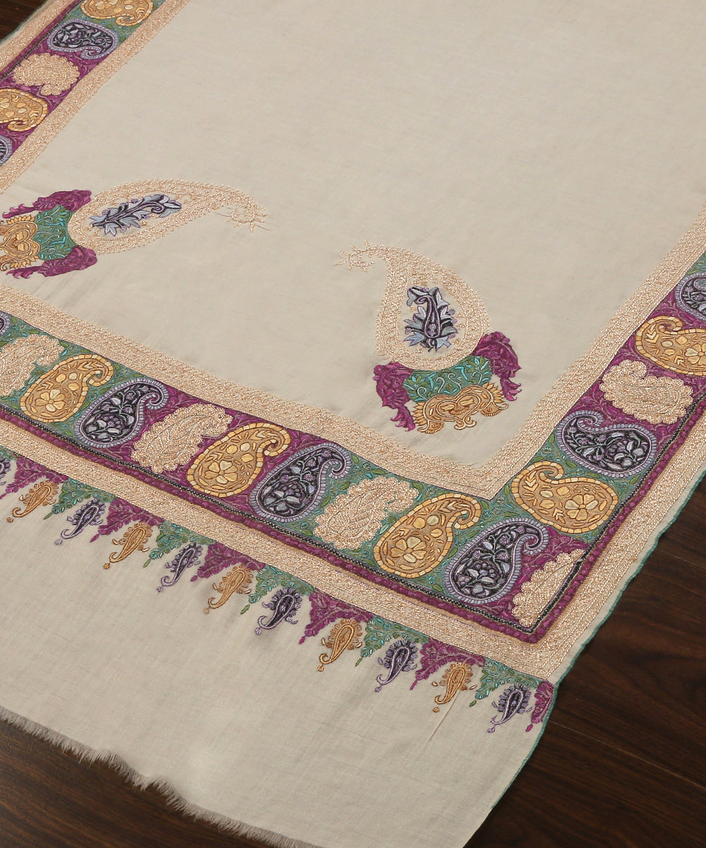Handwoven_Offwhite_Pure_Pashmina_Shawl_With_Paper_Mache_Multicolor_Motifs_And_Tilla_Embroidery_WeaverStory_04