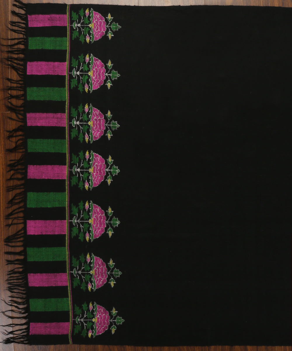 Handwoven_Black_Pure_Pashmina_Shwal_With_Floral_Motif_And_And_Kani_Weave_WeaverStory_02