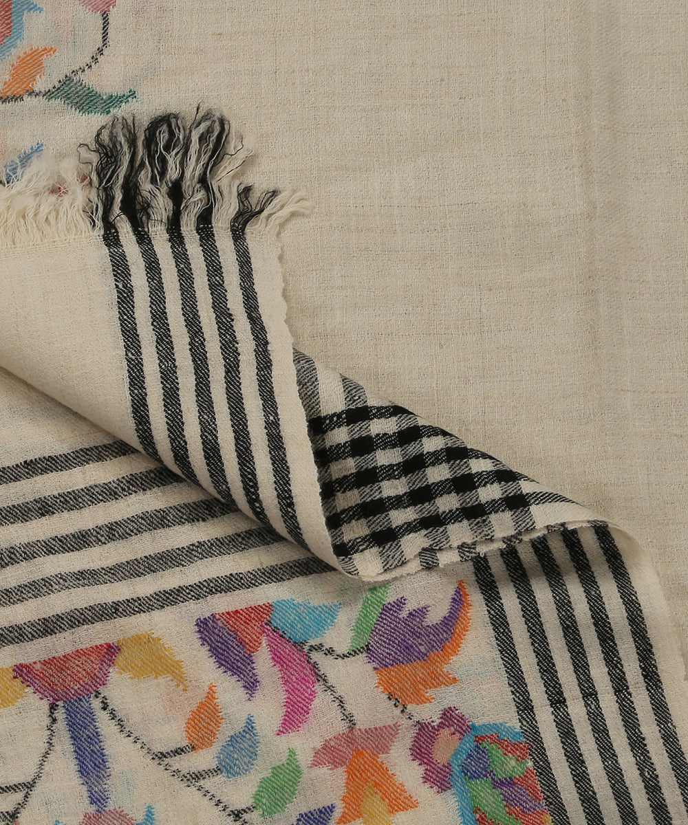 Handwoven_Offwhite_Plain_Pure_Pashmina_Shawl_With_Kani_Weave_Palla_And_Striped_Borders_WeaverStory_04