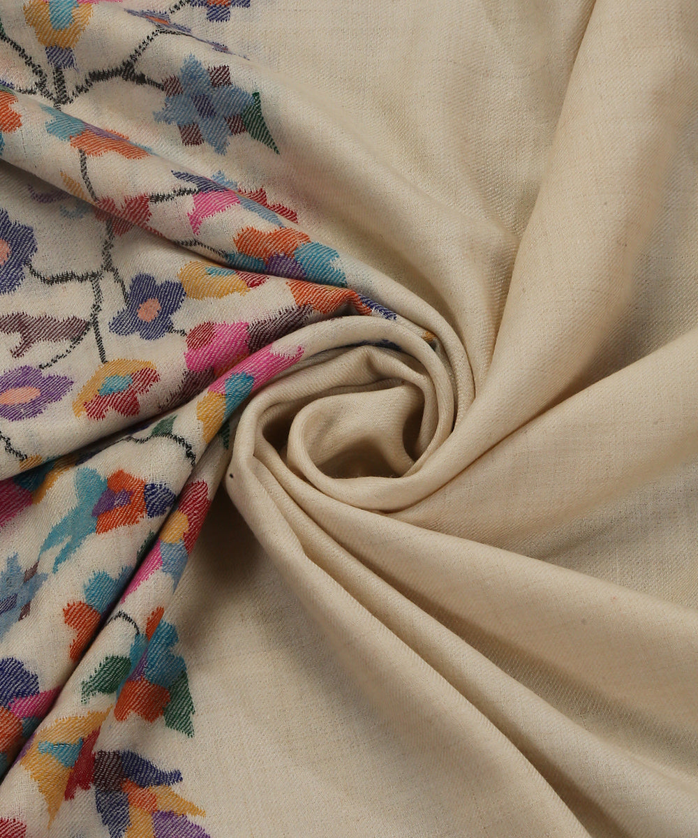 Offwhite_Handwoven_Pure_Pashmina_Shawl_With_Kani_Weave_Floral_Palla_And_Striped_Border_WeaverStory_05
