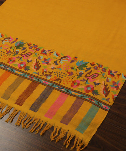 Handwoven_Mustard_Pure_Pashmina_Shawl_With_Kani_Weave_Floral_Palla_And_Striped_Border_WeaverStory_03
