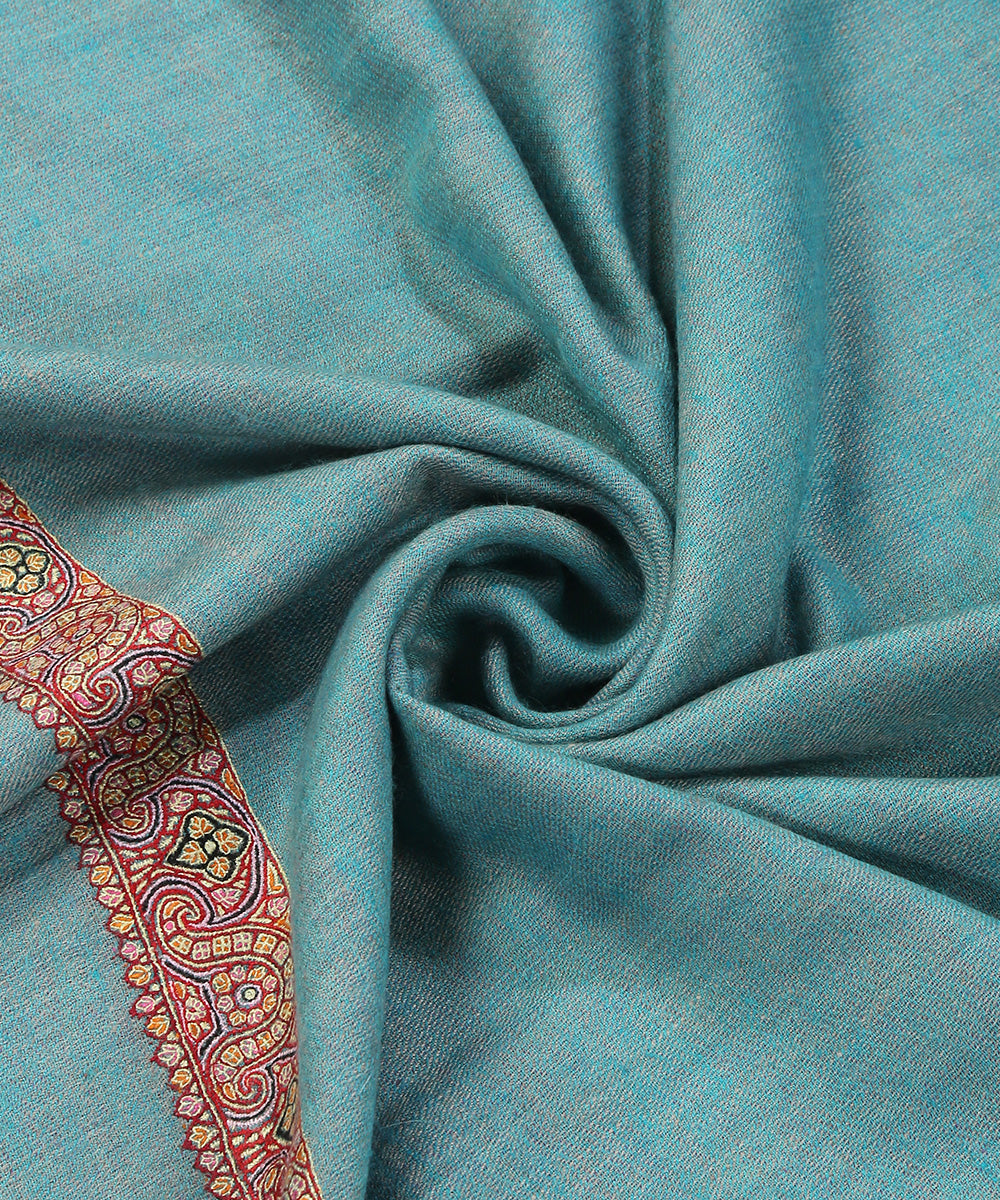 Blue_And_Purple_Handwoven_Pure_Pashmina_Shawl_With_Sozni_Kari_Border_And_Corner_Paisley_WeaverStory_06