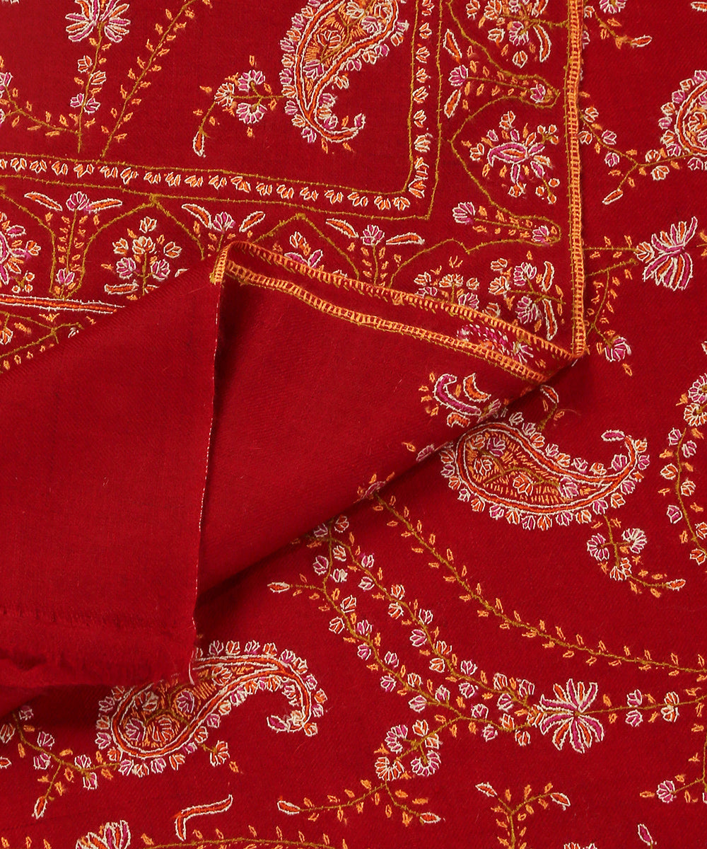 Handwoven_Red_Pure_Pashmina_Shawl_With_All_Over_Sozni_Kari_Jaal_WeaverStory_05