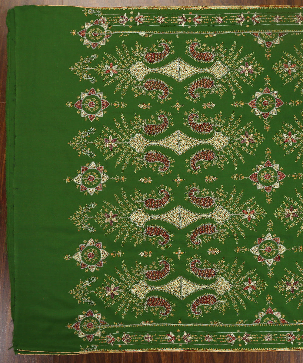 Green_Handwoven_Pure_Pashmina_Shawl_With_Sozni_Kari_Motifs_Embroidered_All_Over_WeaverStory_03