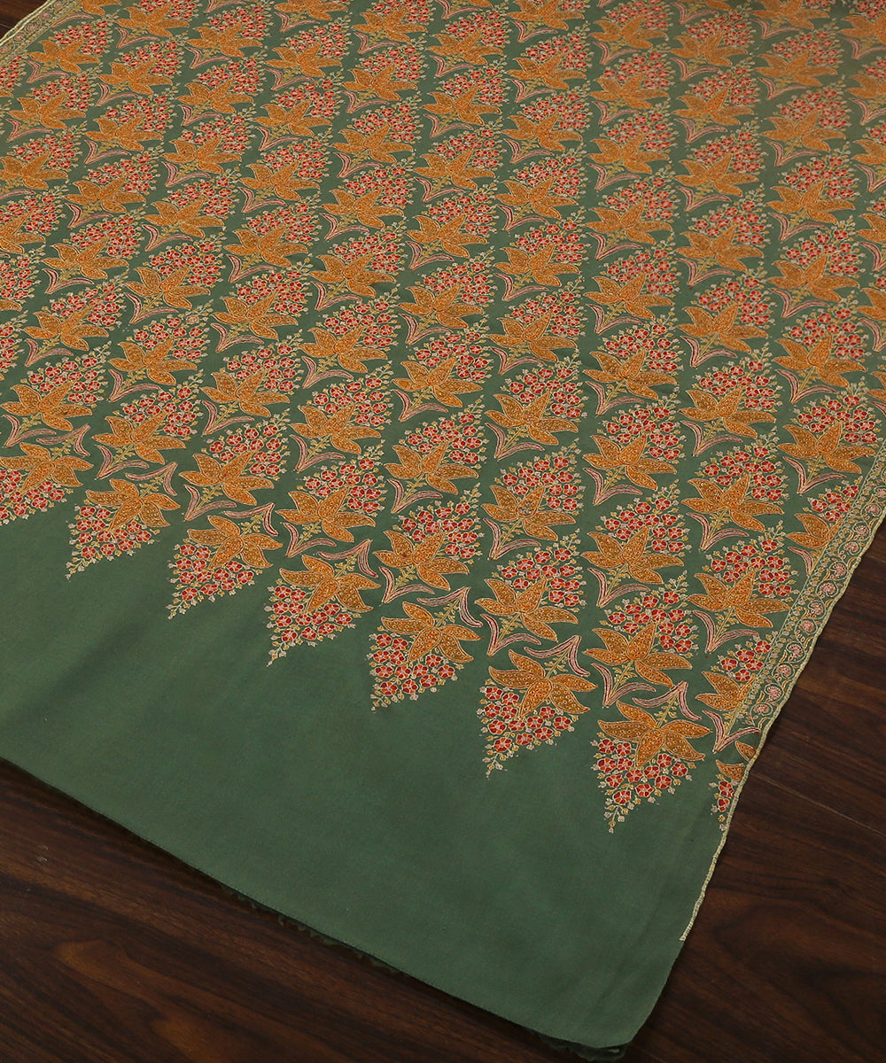 Sage_Green_Handwoven_Pure_Pashmina_Jamawar_Shawl_With_Sozni_Kari_WeaverStory_04