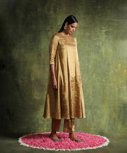 Handloom_Gold_Chanderi_Tissue_Suit_With_Straight_Pants_And_Hand_Embroidered_Organza_Dupatta_WeaverStory_03