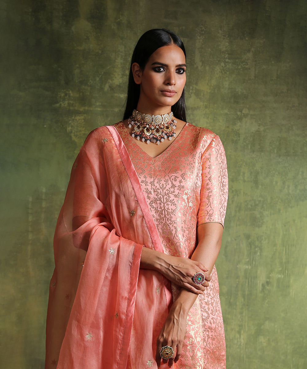 Peach_Handloom_Pure_Katan_Silk_Banarasi_Brocade_Kurta_With_Raw_Silk_Pants_And_Organza_Dupatta__WeaverStory_01