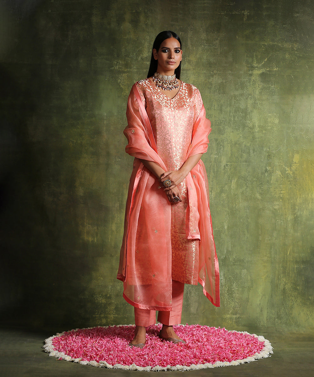 Peach_Handloom_Pure_Katan_Silk_Banarasi_Brocade_Kurta_With_Raw_Silk_Pants_And_Organza_Dupatta__WeaverStory_02