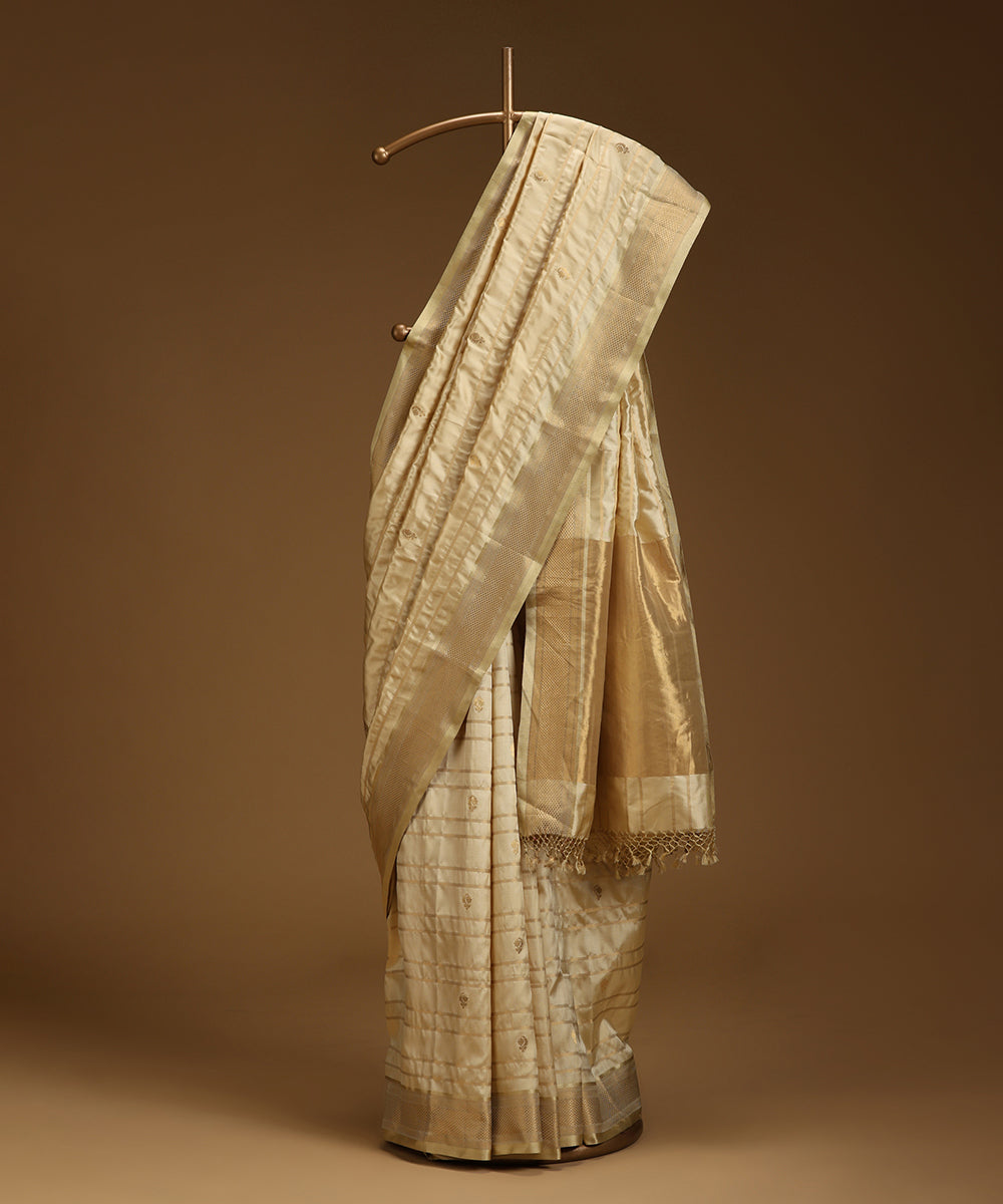 Beige_And_Gold_Dual_Tone_Weave_Pure_Mulberry_Silk_Saree_With_Horizontal_Zari_Lines_And_Gold_Zari_Booti_WeaverStory_01