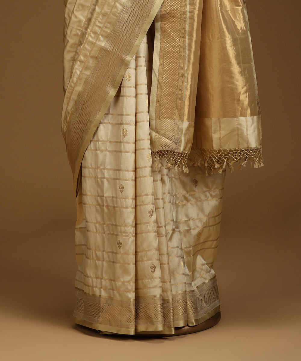 Beige_And_Gold_Dual_Tone_Weave_Pure_Mulberry_Silk_Saree_With_Horizontal_Zari_Lines_And_Gold_Zari_Booti_WeaverStory_03