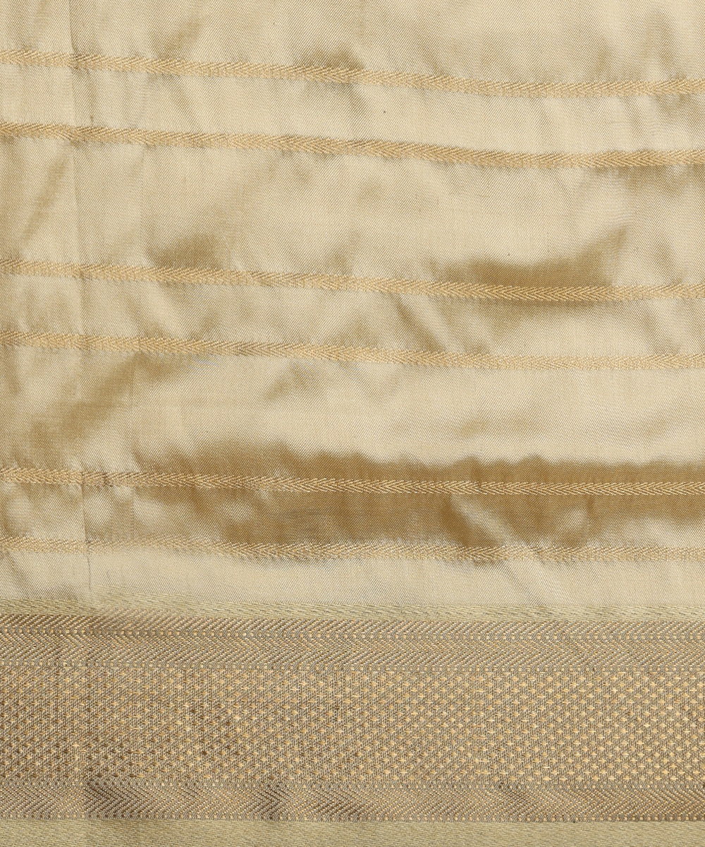 Beige_And_Gold_Dual_Tone_Weave_Pure_Mulberry_Silk_Saree_With_Horizontal_Zari_Lines_And_Gold_Zari_Booti_WeaverStory_06