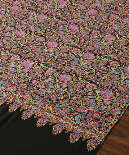 Black_Pure_Pashmina_Shawl_with_Multicolor_Floral_Pattern_WeaverStory_02