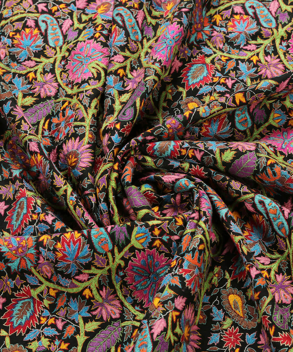 Black_Pure_Pashmina_Shawl_with_Multicolor_Floral_Pattern_WeaverStory_04