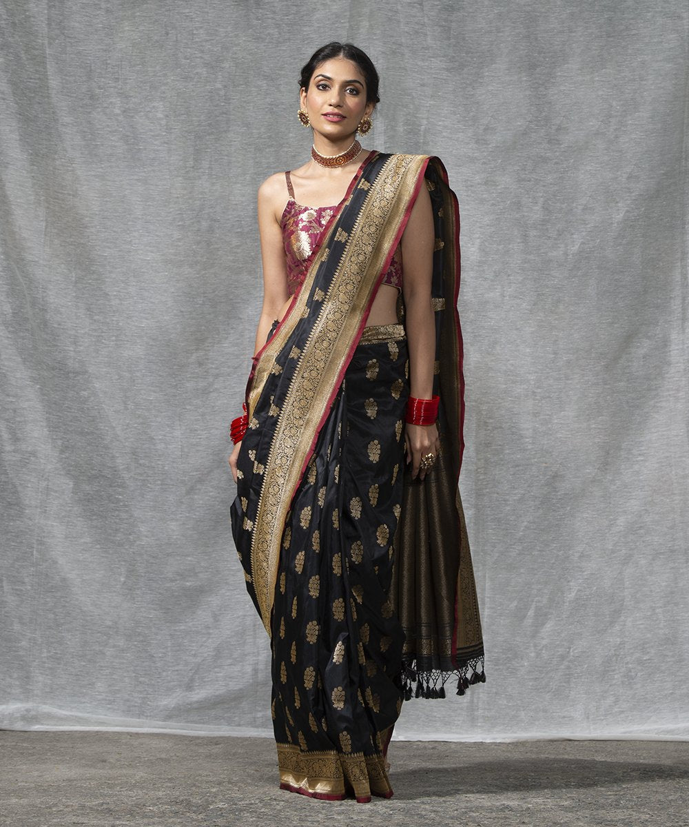 Black_Handloom_Pure_Katan_Silk_Cutwork_Banarsi_Saree_with_Small_Booti_WeaverStory_02