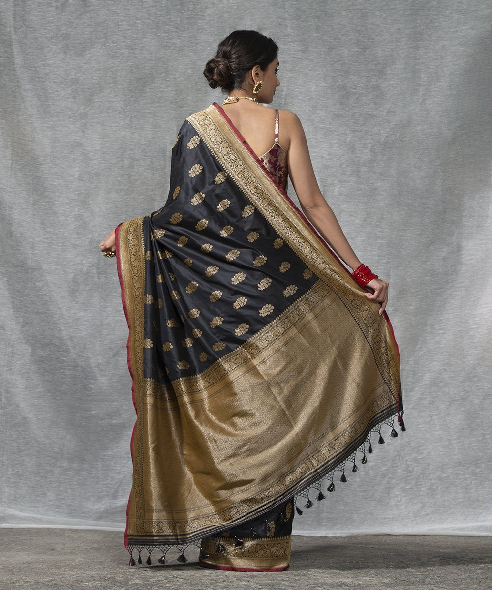 Black_Handloom_Pure_Katan_Silk_Cutwork_Banarsi_Saree_with_Small_Booti_WeaverStory_03