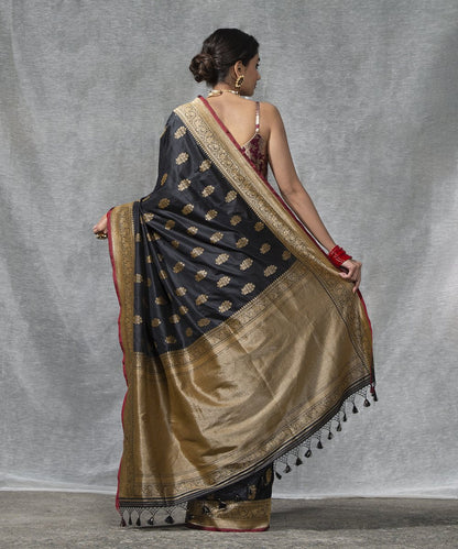 Black_Handloom_Pure_Katan_Silk_Cutwork_Banarsi_Saree_with_Small_Booti_WeaverStory_03