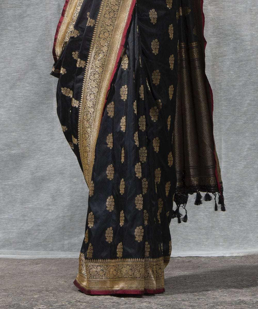 Black_Handloom_Pure_Katan_Silk_Cutwork_Banarsi_Saree_with_Small_Booti_WeaverStory_04