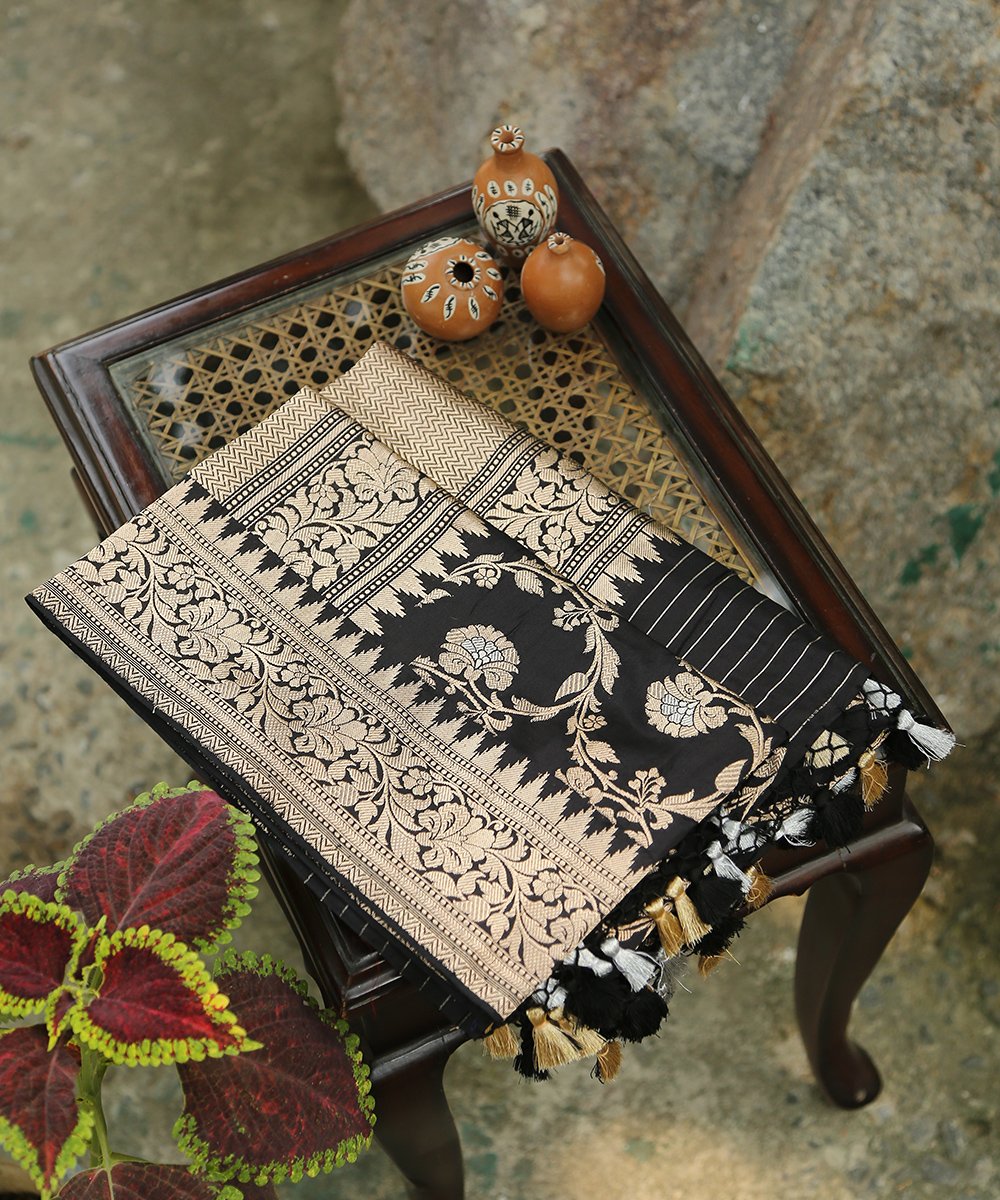 Black_Handloom_Kadhwa_Jangla_Banarasi_Dupatta_with_Sona_Rupa_Zari_WeaverStory_01